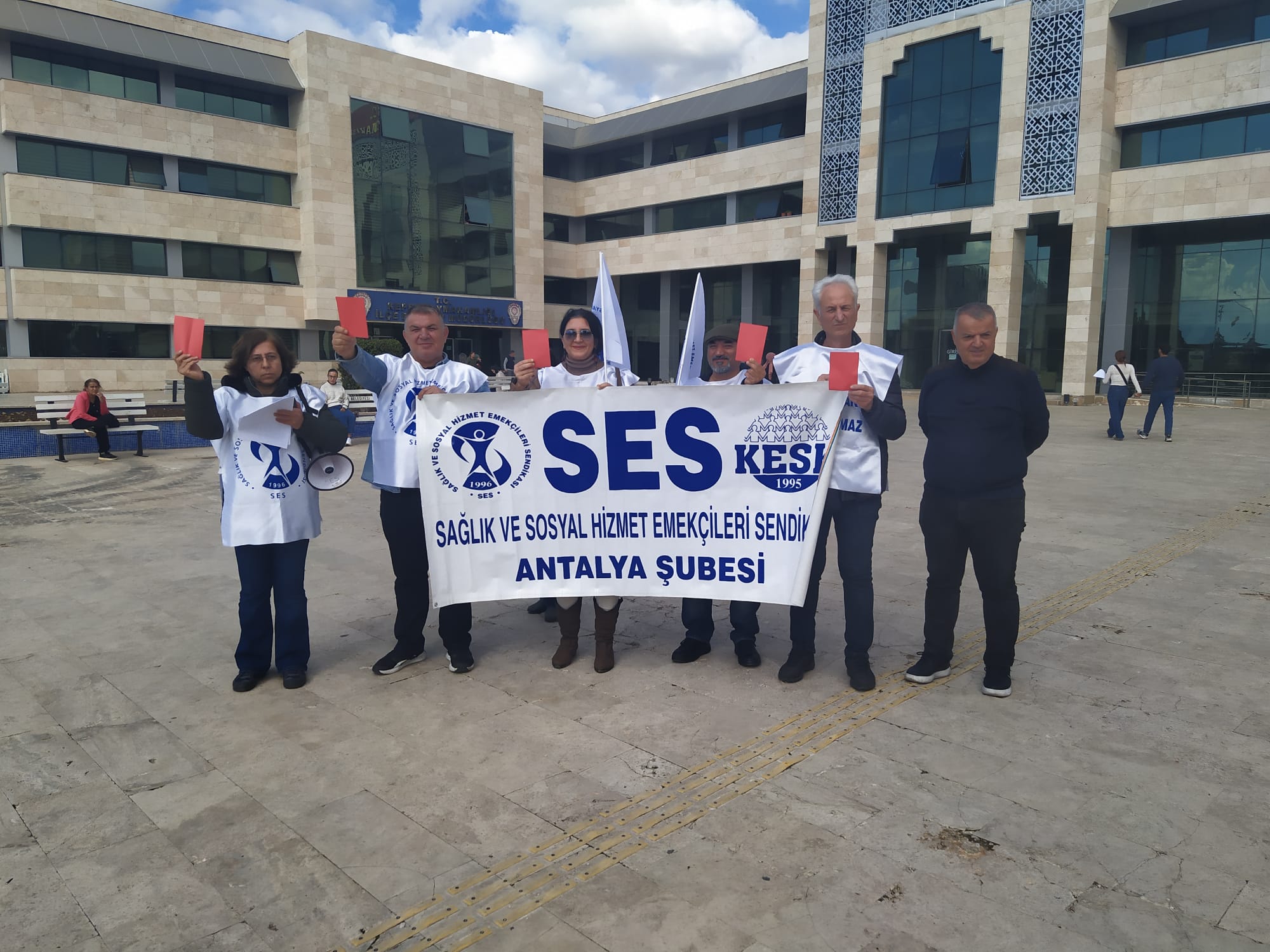 Sağlık Bakanına Kırmızı Kart