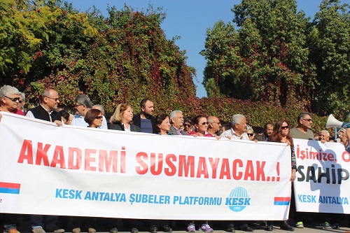 Akademi Susmayacak